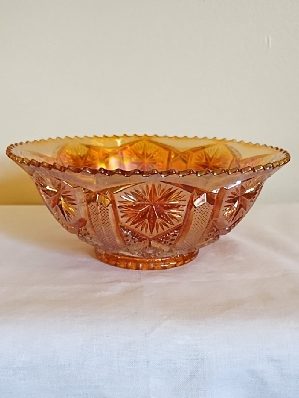 FENTON OR IMPERIAL VINTAGE CARNIVAL GLASS BOWL, BEAUTIFUL IRIDESCENT DESIGN.
